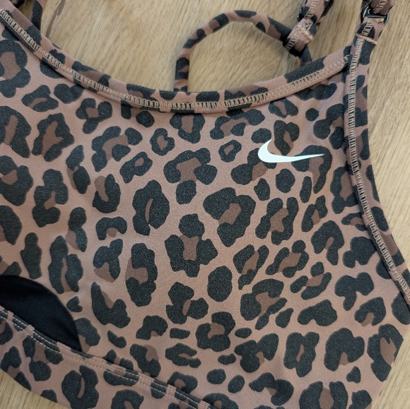 Nike Sports Bra SKU860 - Picture 2 of 4